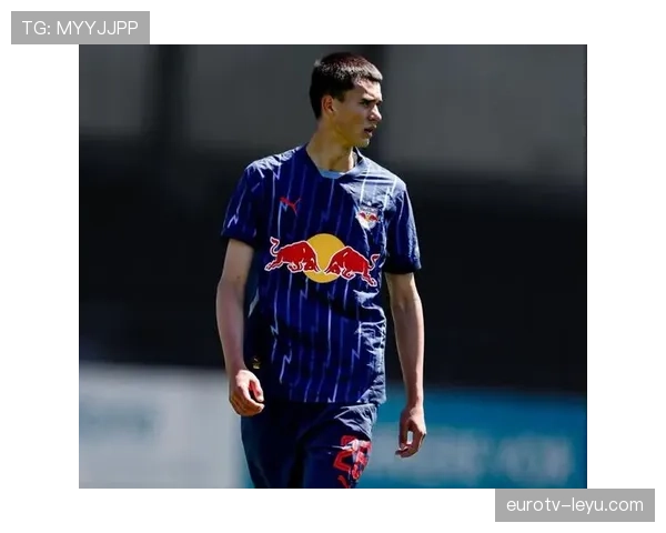 面对拜仁高强度逼抢:维蒂尼亚的出球考验 面对拜仁高强度逼抢:维蒂尼亚的出球考验