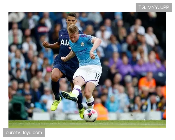 从边中结合到中路集中：曼城进攻结构的变化