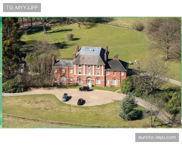 哈兰德买了好几套别墅，隔壁邻居都怀疑他是皇室成员了吧？